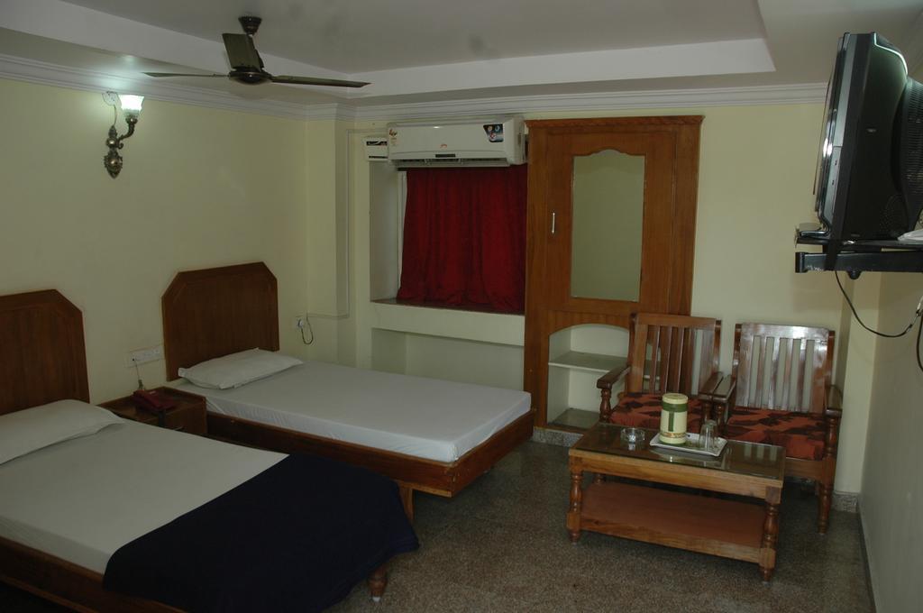 Hotel Vijayabhanu Visakhapatnam Exterior photo
